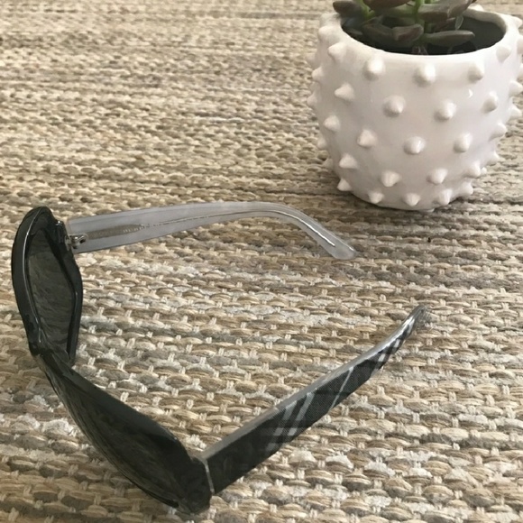 Black Burberry square frame glasses - Picture 2 of 8
